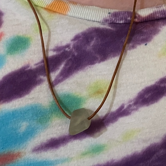 Single Fleurite on Leather Necklace - Picture 3 of 4